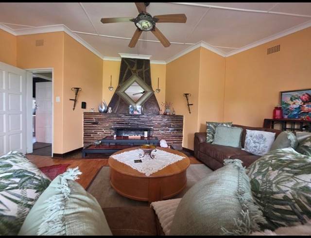 4 BEDROOM HOUSE FOR SALE IN FLORENTIA